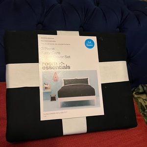 New 3 piece duvet cover set  full/queen